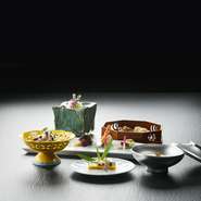 このお店の特徴は、肉料理を交えた懐石料理。肉は産地にこだわらず、その時一番いい状態の和牛を全国から仕入れるようにしています。上品な脂身と赤身本来の旨みが感じられるものを選んでいます。