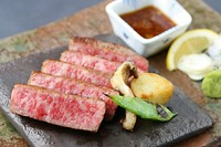 牛ロース炭焼き　3850円～
和牛ヒレ炭焼き　4400円~