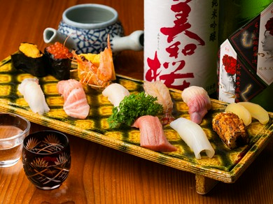 季節の高級ネタを堪能できる『特上寿司（十貫）』