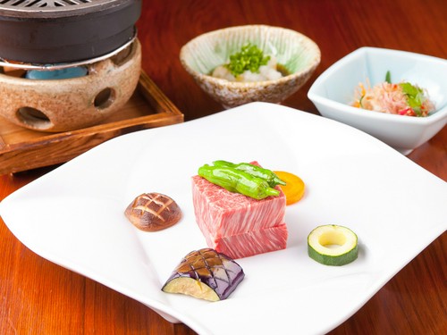 噛みしめるごとにお肉の旨みが広がる『和牛ヒレ　コンロ焼き』