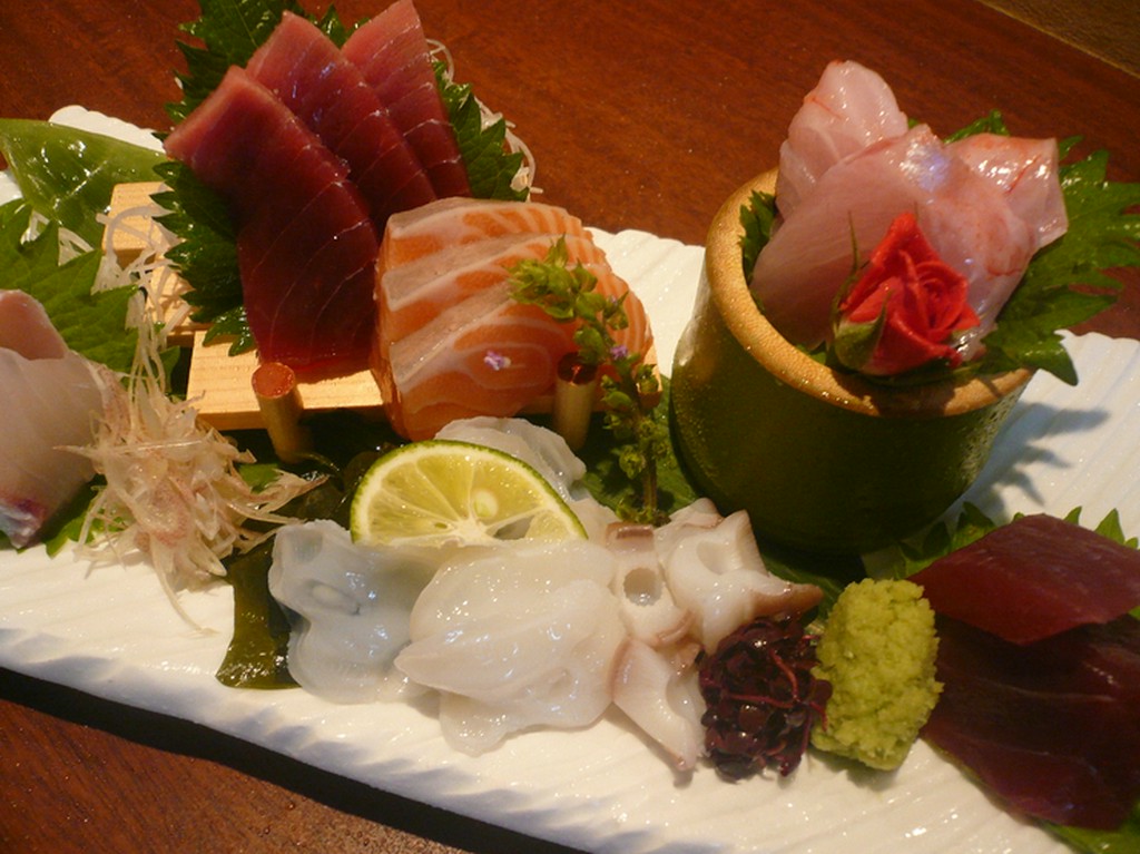 鮮度抜群！　獲れたての味わいを満喫できる『刺身盛り合わせ』