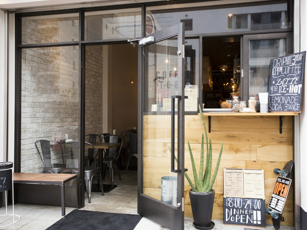 東麻布の街に佇む、オシャレなアメリカンバル