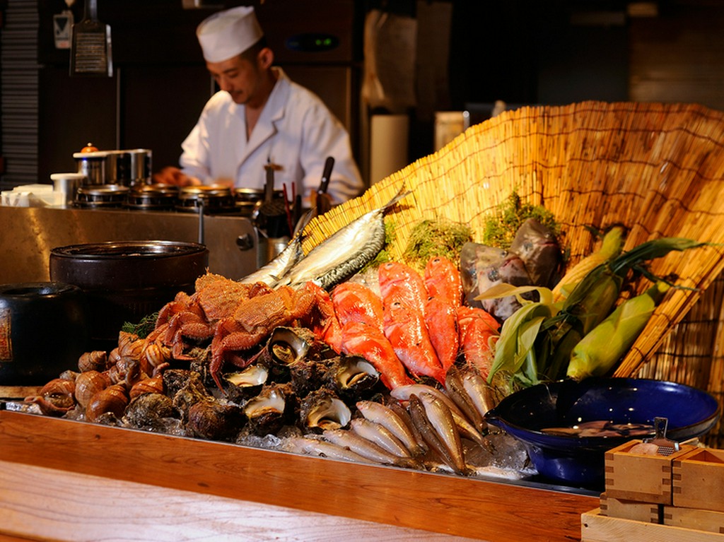 築地市場から毎日仕入れる鮮魚が最大の魅力です