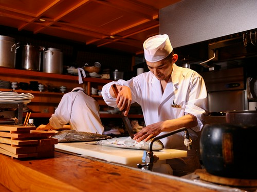 コンセプトは、調理場を見ながら料理を堪能できる居酒屋