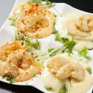 『ぷりぷりエビのマヨネーズ炒め＆辛マヨ』ハーフ＆ハーフ