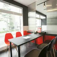 【 H　concept　dining　Assemble】のコース料理は2種類。ボリュームたっぷりの料理に加えどちらも飲み放題付でコストパフォーマンス抜群です。〆のデザートも付いており「女子会」におすすめ。