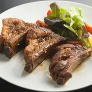 オリジナルだれに漬け一晩寝かせ旨みを凝縮させ焼いた自慢の一品、ホロホロの食感是非お試し下さい