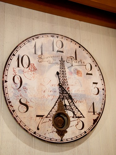 店を見渡して厳選されたインテリアにふと、目が留まることも