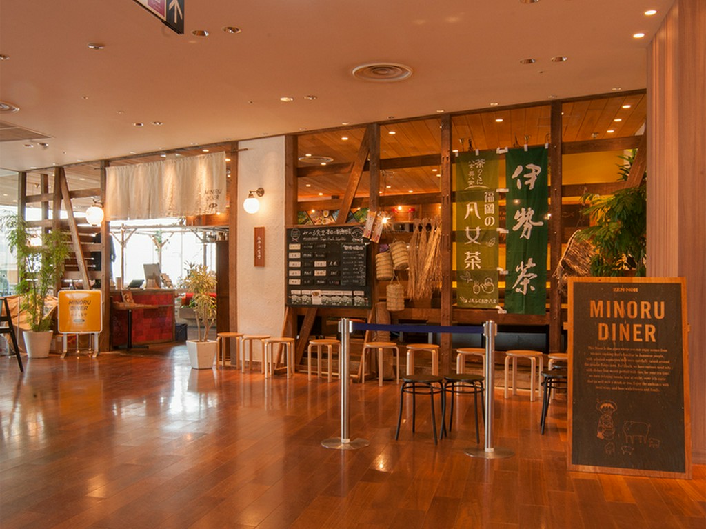 銀座駅から徒歩1分、「銀座テラス」のある銀座三越の9階に立地