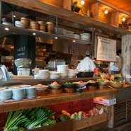 内装はもちろん、小物やカトラリーもナチュラルテイストものをチョイス。全体に温かみのある雰囲気です。