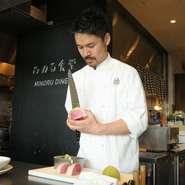 「お客様へ良いもの提供する」という意識を強く持つことだと思っています。お客様に満足してもらうには料理はもちろん接客も重要。つまり、料理に使う食材にこだわる、接客するスタッフに気を配ることに繋がります。