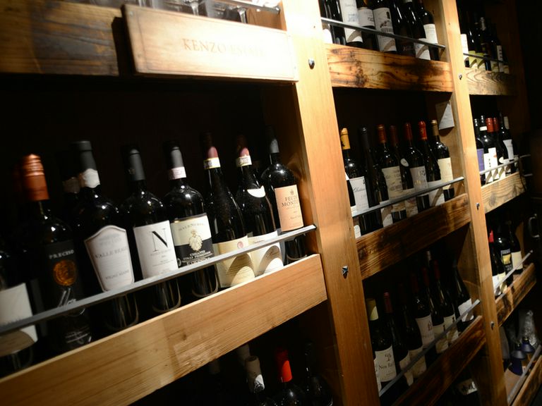 生産者の元へ直接足を運び発掘したワインの数々