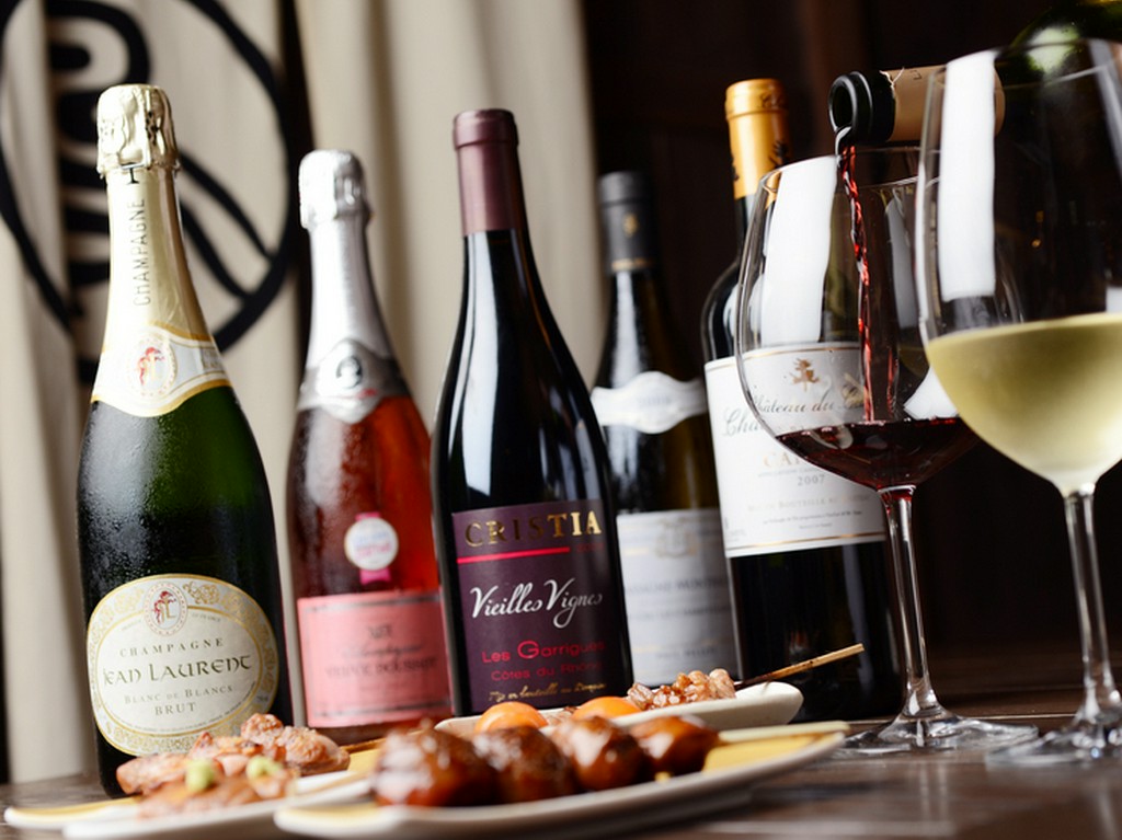 ヴィンテージワインなども数多く揃えております