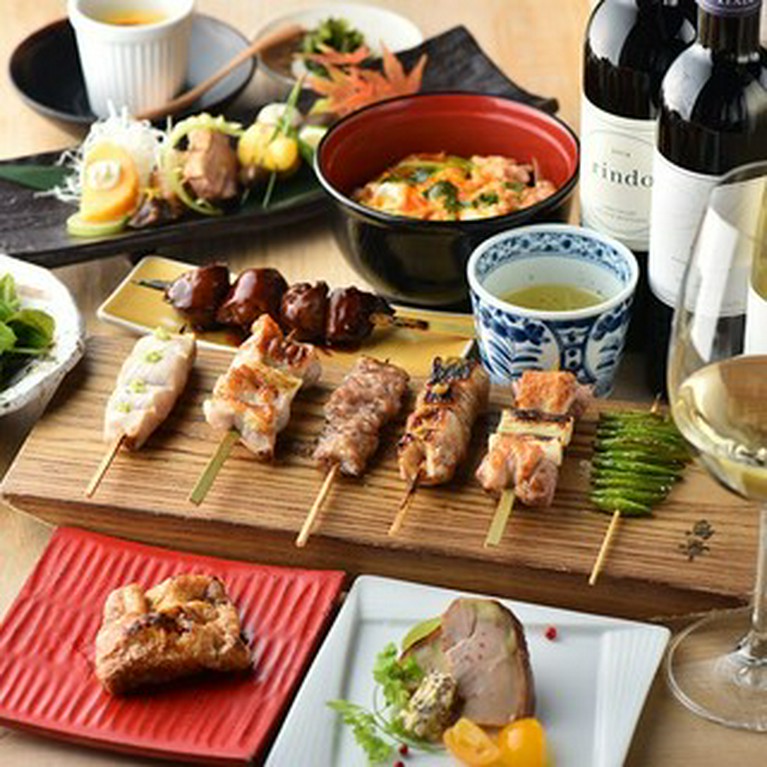希少部位鳥幸本格串7本や人気の会津馬刺し～辛味噌添え～と白レバームースなどを堪能できる贅沢コース