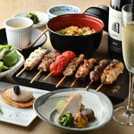 充実のおすすめコース。伊達鶏や国産銘柄鶏をメインに希少部位まで様々な串の数々。