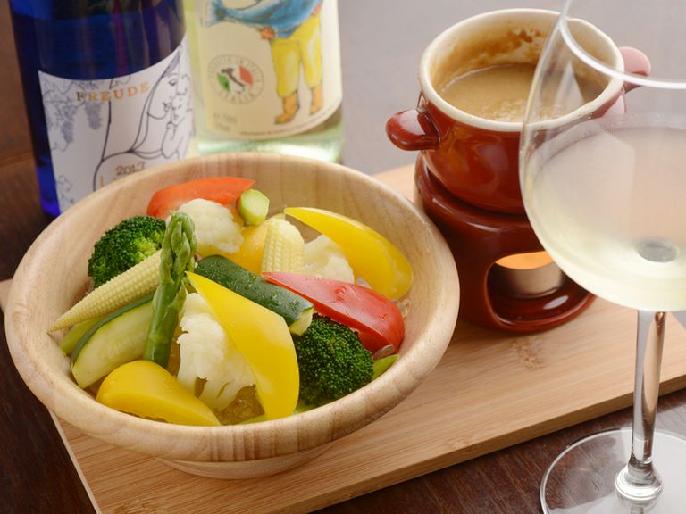 特製アンチョビソースが効いている『彩り野菜のバーニャカウダ』