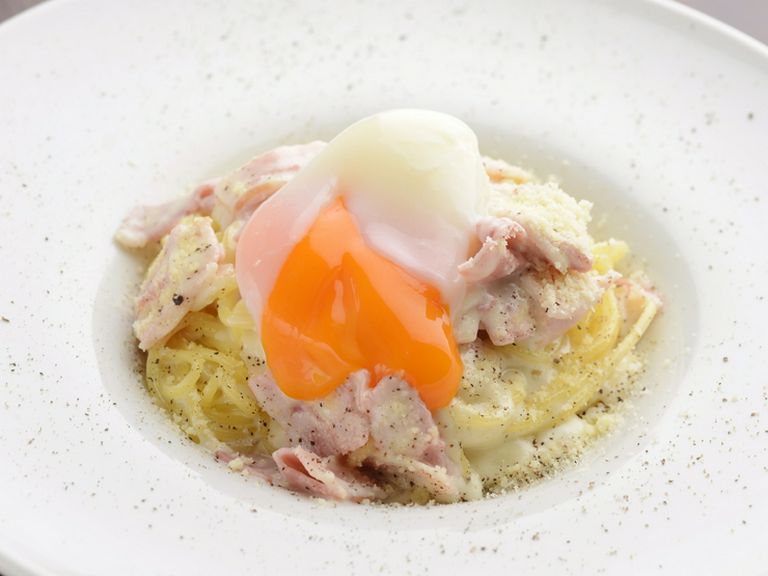 もちもちの生パスタとソースが絶妙に絡んだ『濃厚カルボナーラ』