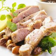イベリコ豚　最高ランクベジョータ肉の炭火焼き素材の旨味をご賞味下さい。