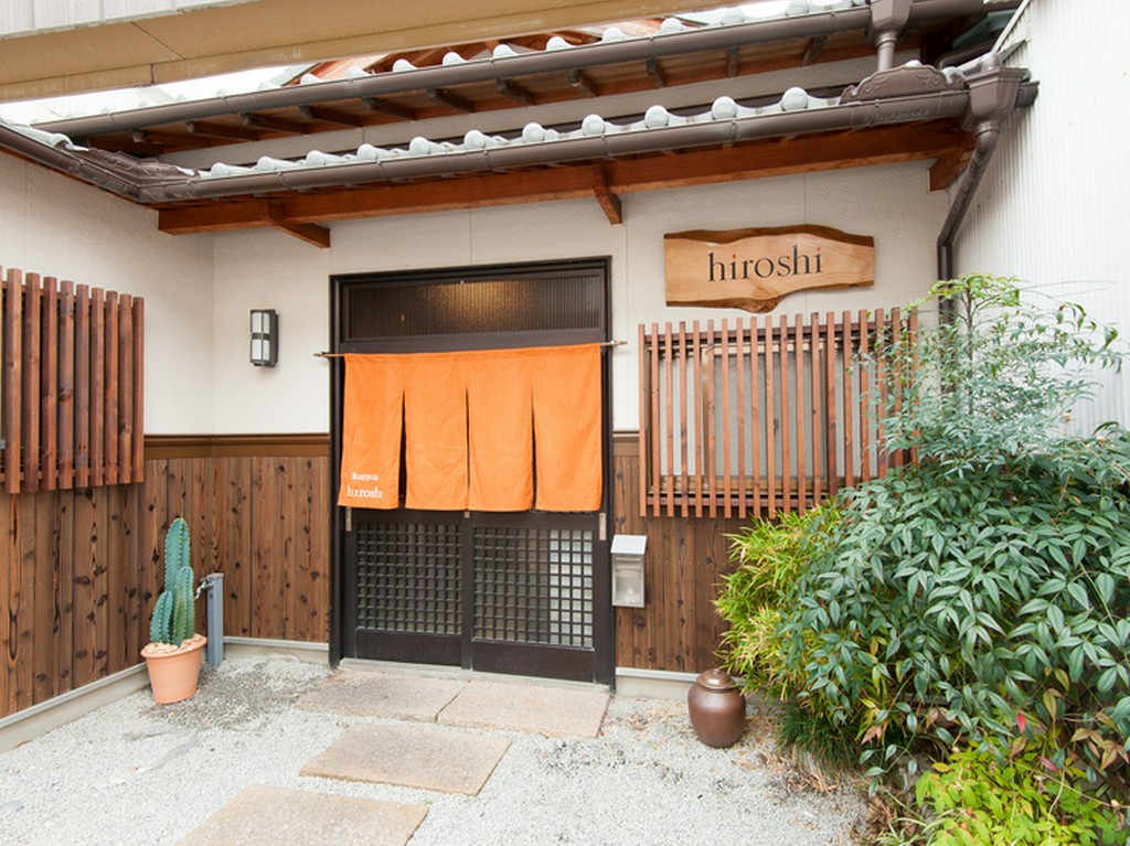 木造で落ち着いた雰囲気の隠れ家的なお店