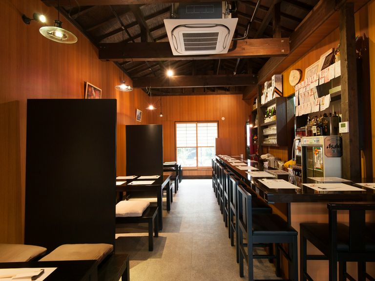 テーブル席をくっつけて、8名掛けの宴会用の席も用意できます