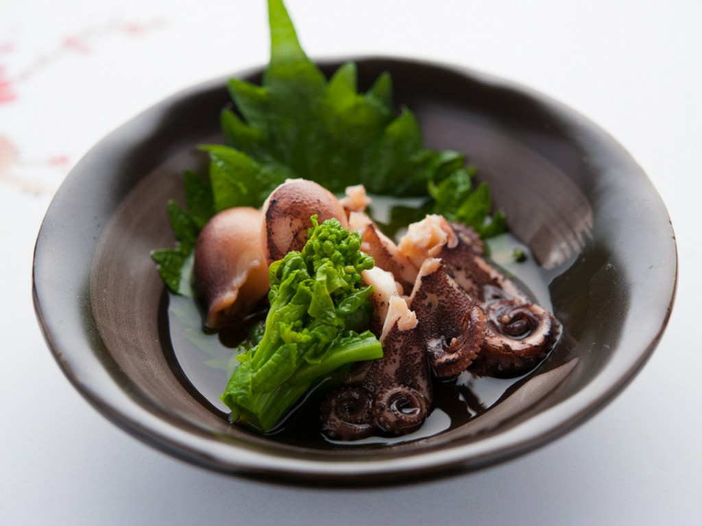 子持ち飯蛸をあっさり炊き上げた『季節のおすすめ　飯蛸』