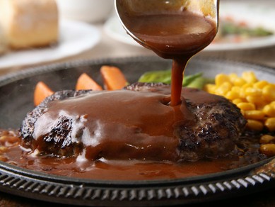 1ヶ月煮込んだ濃厚フォン・ド・ヴォーで作るデミグラスソース