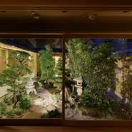 「大切な客人をもてなす店はどこにしようか」と迷った時は是非ここへ。個室座敷テーブル席の落ち着いた雰囲気は、旨い料理と美酒を交わしながら親睦を深めるのに最適。客人も満足すること、間違いなしです。