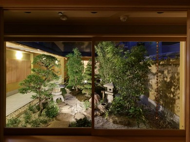 落ち着いた空間で美味な料理に舌鼓を打つ、至福のもてなしを