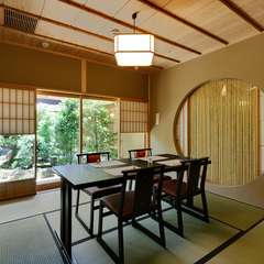 落ち着いた空間で美味な料理に舌鼓を打つ、至福のもてなしを