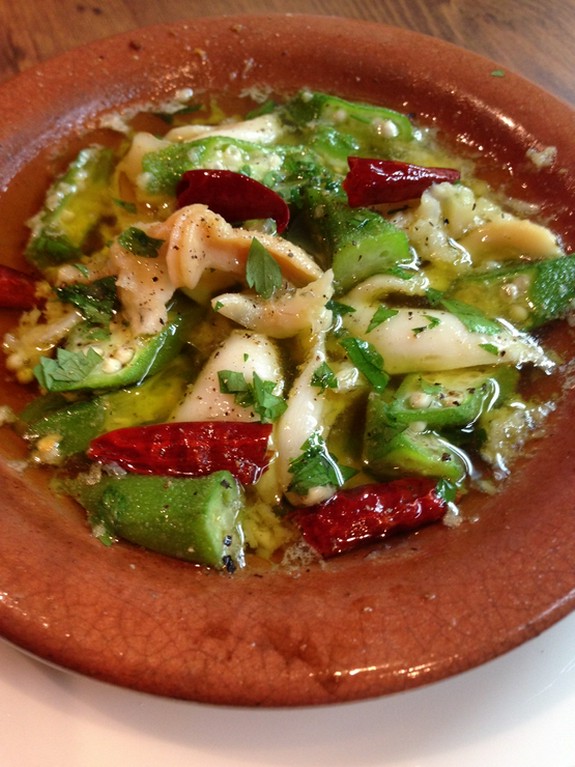 おすすめ期間限定メニュー　白バイ貝のアヒージョ