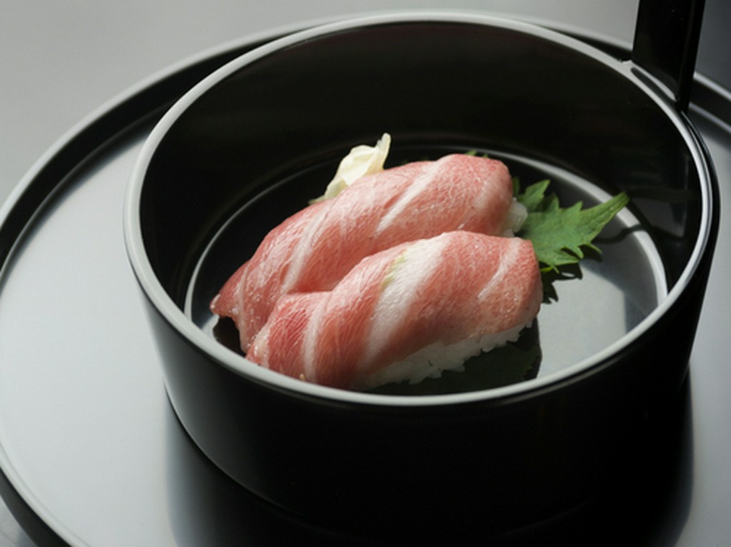 料理長こだわりの本マグロで握る『本マグロ寿司』