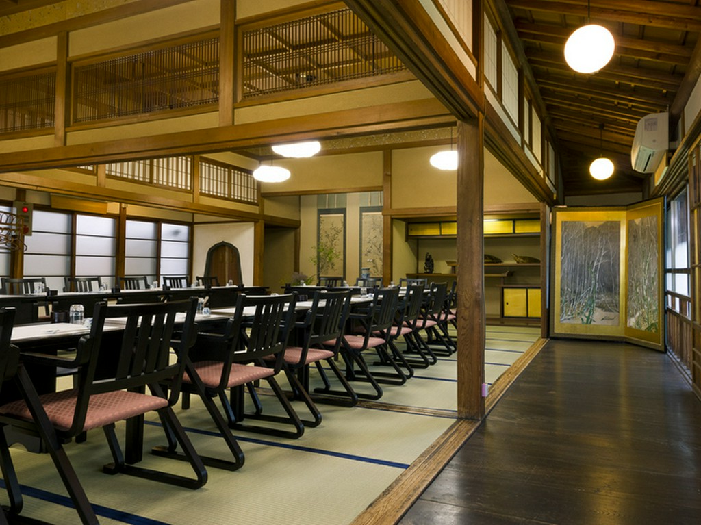 当時の赴きが残る空間で手間ひまかけた料理を