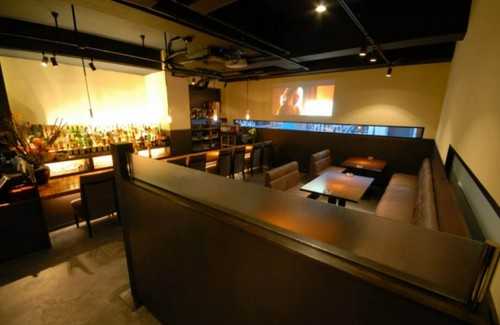 大人の雰囲気漂う店内