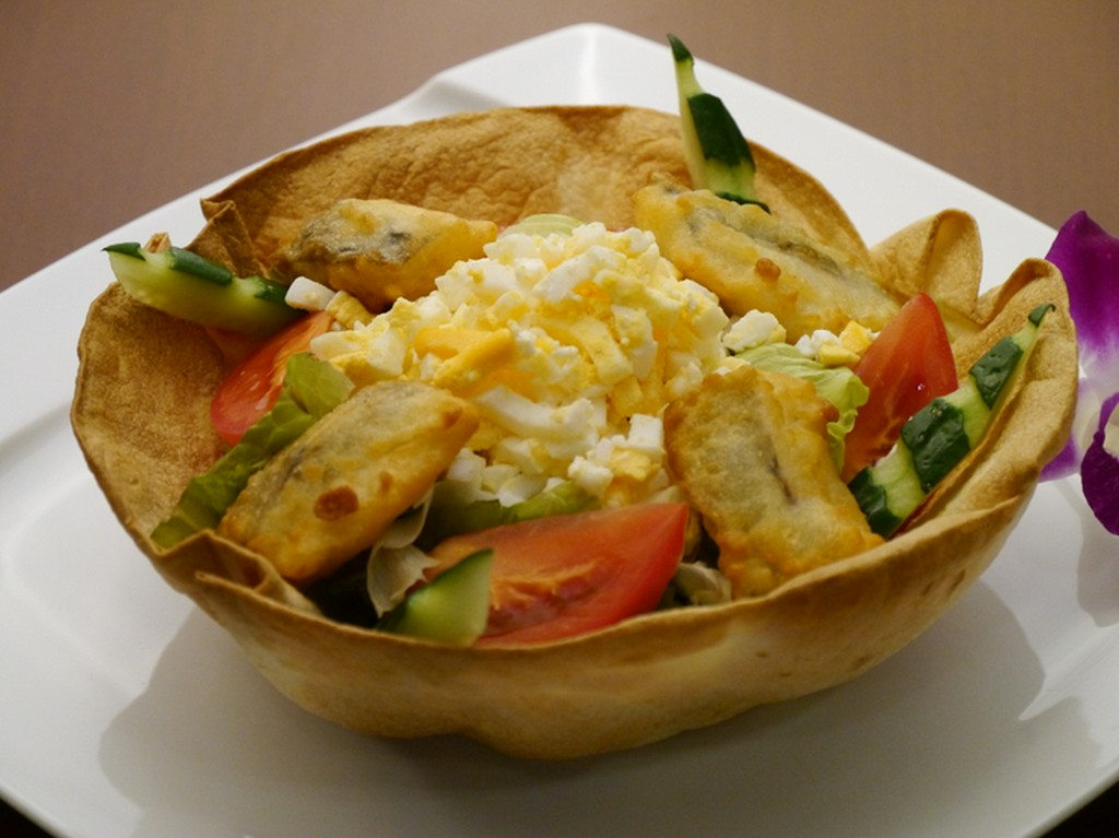 パリパリのトルティーヤに包まれた『ミモザサラダ』