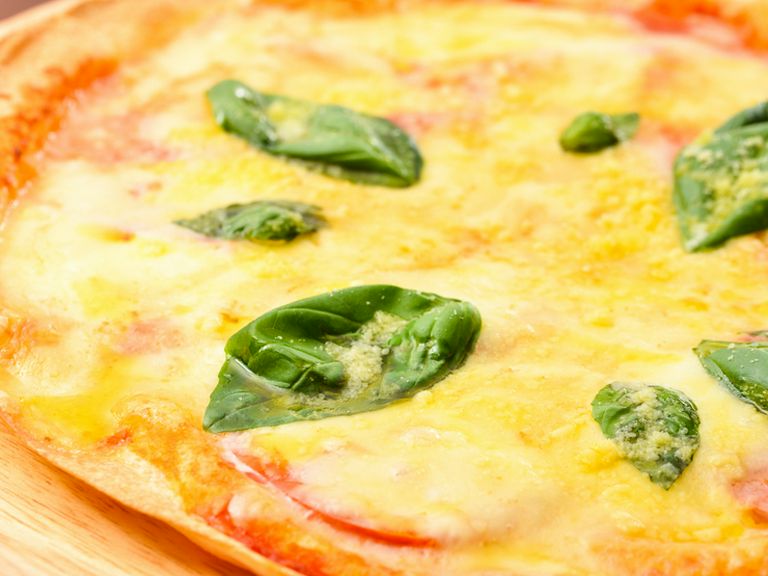 ピザ生地が薄く、軽い口当たりの『マルゲリータピザ』