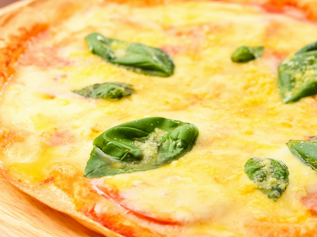 ピザ生地が薄く、軽い口当たりの『マルゲリータピザ』