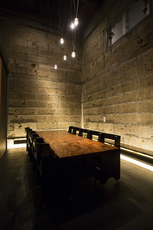 天井までの高さを活かした開放感のある個室