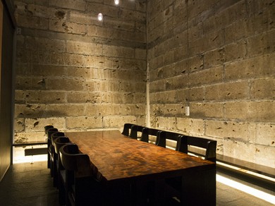 天井までの高さを活かした開放感のある個室