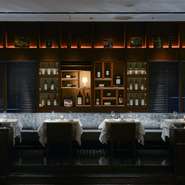 洗練された大人の空間で隠れ家的な雰囲気の中、ゆったりと過ごせる本格日本料理【An】や、ハービスエント最上階で優雅に過ごせる【The　BAR】は、夜景を楽しみめるテラスで至福のひと時を過ごせます。