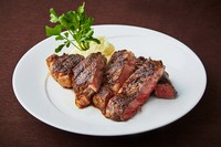 100g 6,200円 / 200g 12,400円