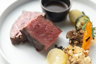 【レストランバー】ストロベリーアフタヌーンティー スイーツ＆セイボリー