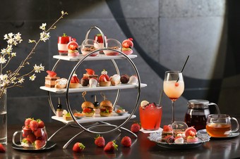 【レストランバー】ストロベリーアフタヌーンティー スイーツ＆セイボリー