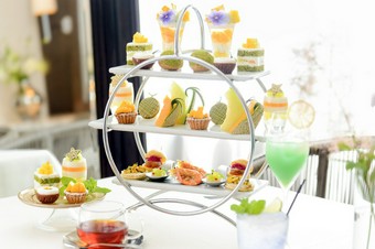 【レストランバー】メロンアフタヌーンティー スイーツ＆セイボリー