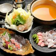 魚介を白菜やしいたけと一緒に、たっぷりのだしで煮て味わいます。〆は雑炊、体の芯から温まる一品です。