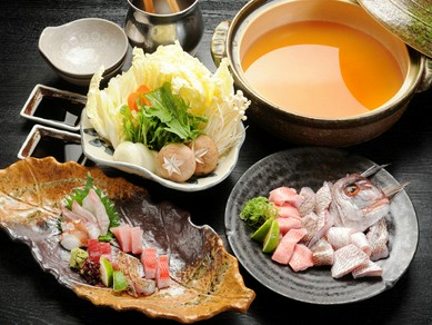 寒い時におすすめ、魚介を野菜と出汁で炊いて味わう『魚すき』 