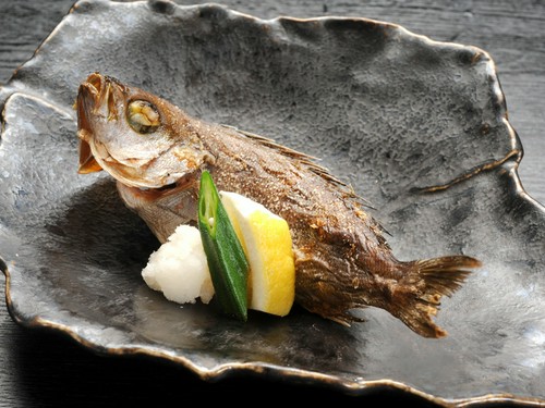 一番美味しい方法で調理される魚、焼魚、煮魚は日替わりです