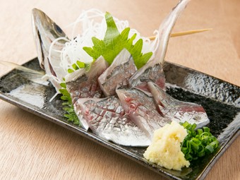 当店自慢の鯵を、一番良い状態で提供する『アジの活造り』