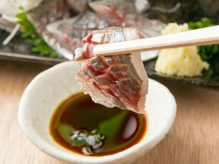 入口付近には、インパクトのある大きな生け簀が