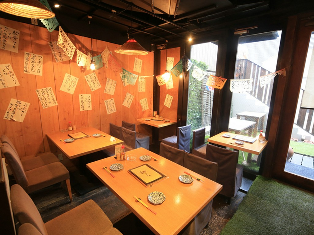 家族全員で楽しめる、バラエティ豊かな沖縄らしい料理とドリンク