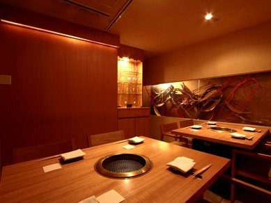 食事の妨げになる華美な装飾を排した空間が“大人達”から好評